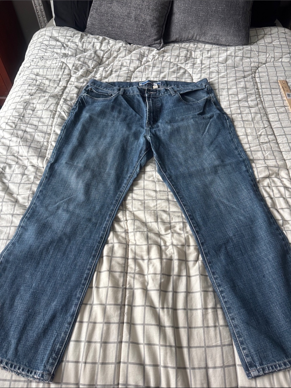 GAP Men's Straight-Leg Denim Jeans in Medium Blue 40 x 30